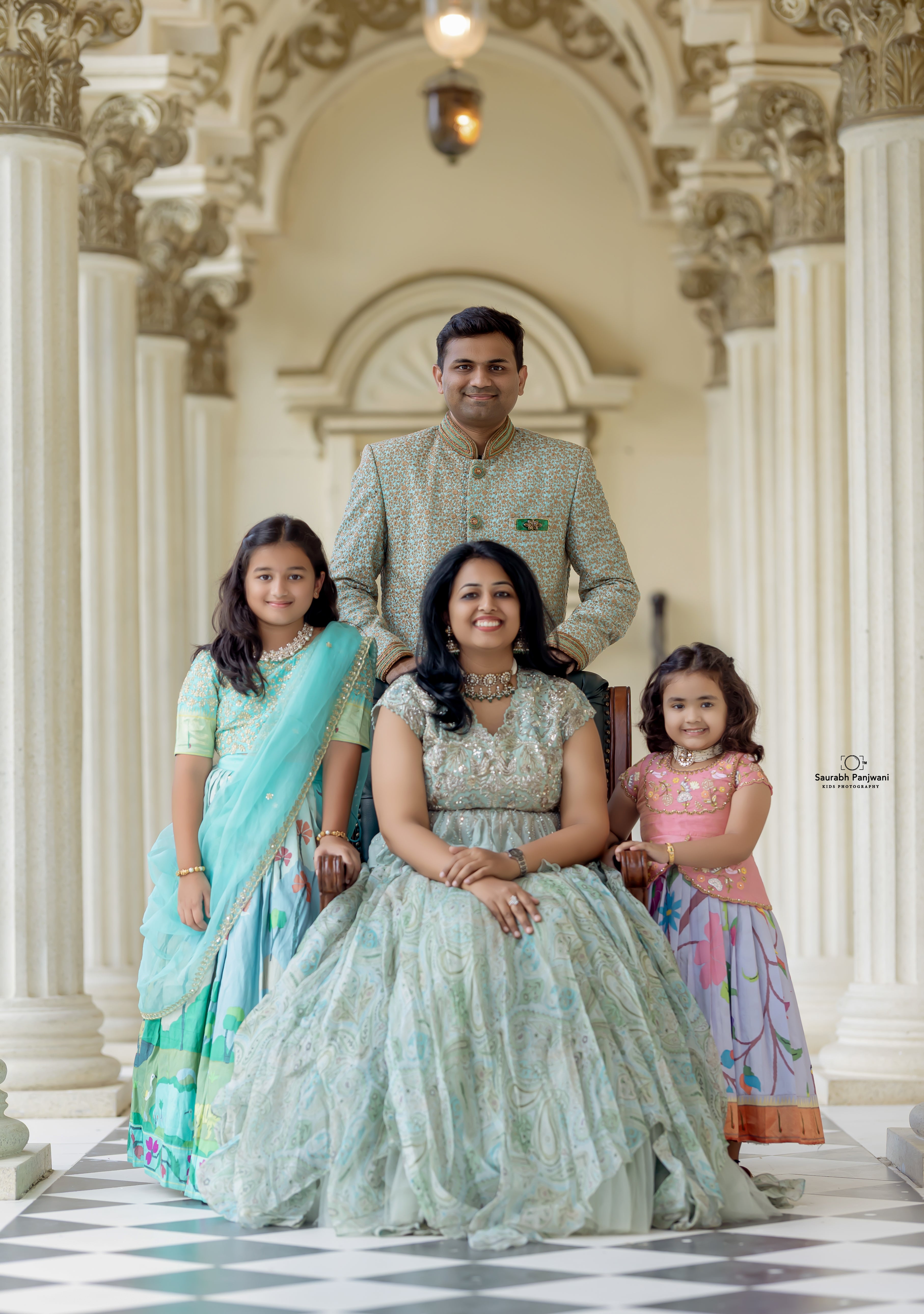 Family Session (Indoor + Outdoor)